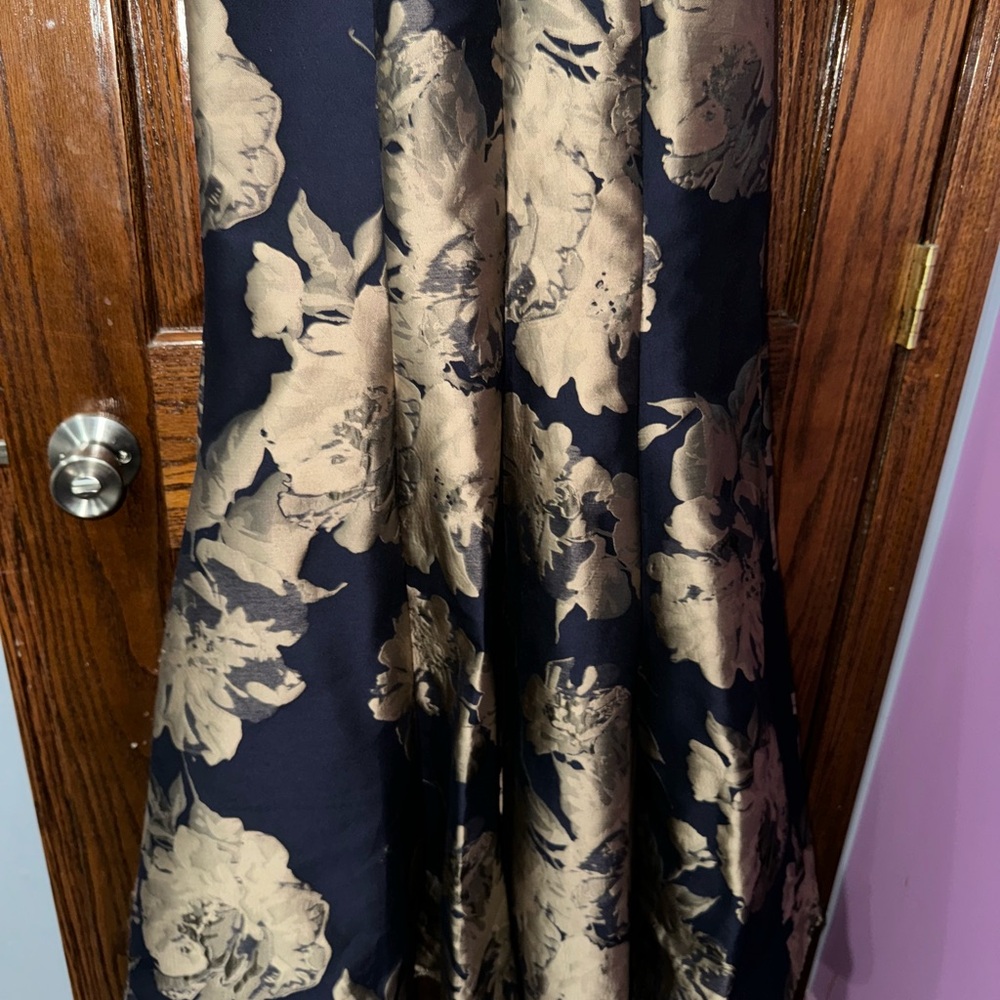 Dress - Picture 9 of 12